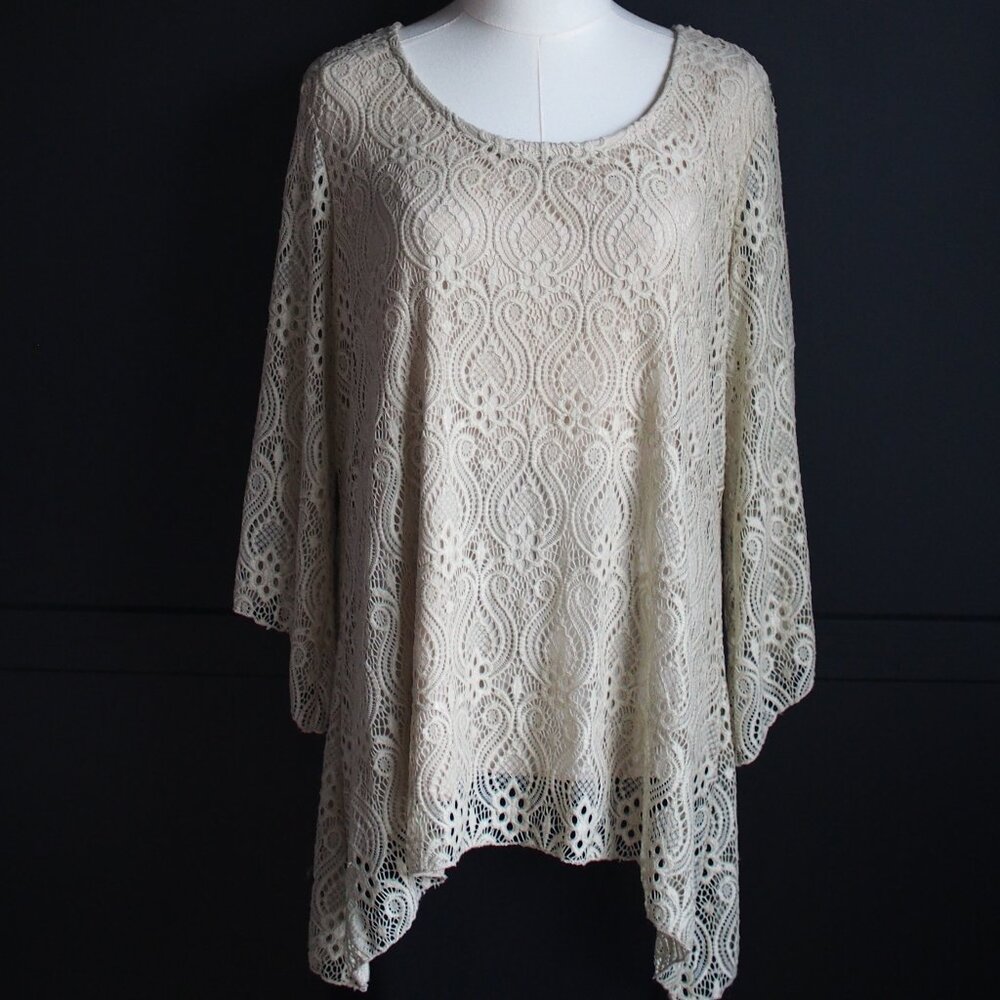 Brittany Black | Lace Bracelet Sleeve Blouse